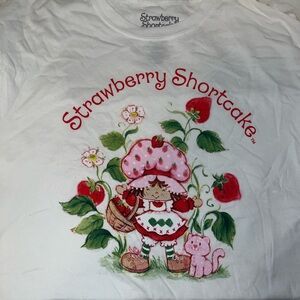 Strawberry Shortcake graphic tee